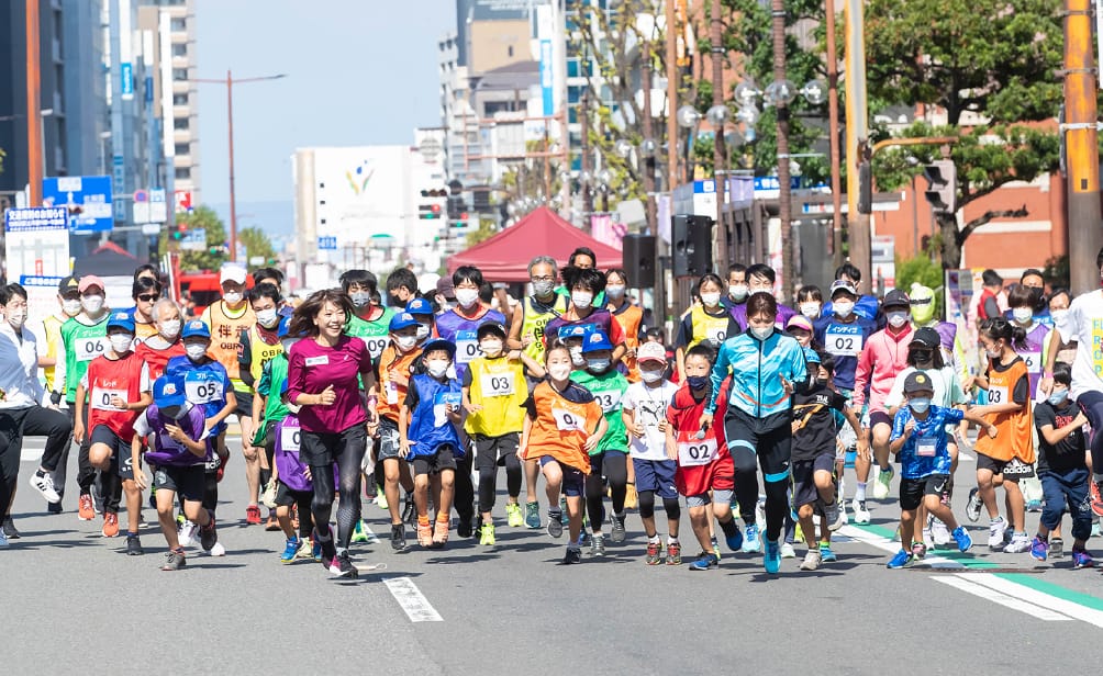 各地域の有名人やアスリートなどみんなで一緒に盛り上がる